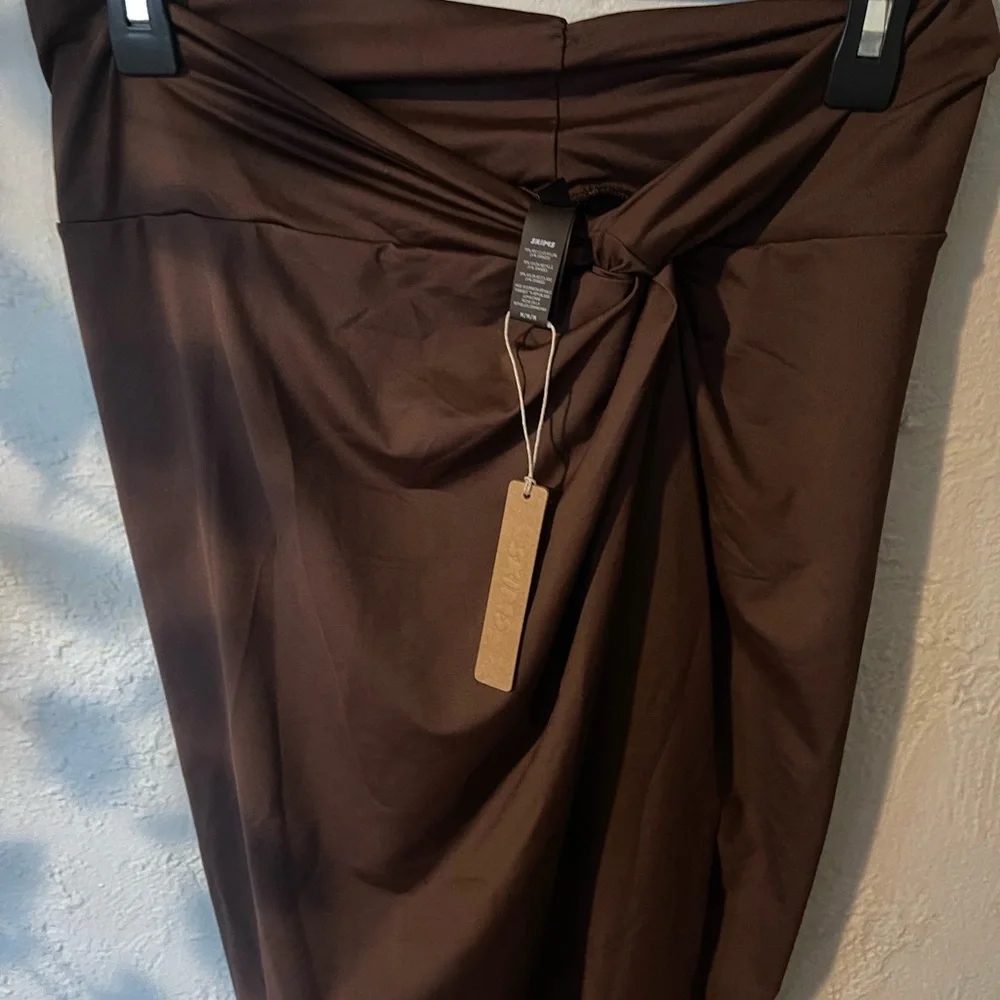 Skims Brown Surong Midi Skirt - Picture 4 of 7
